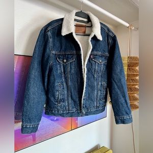 Levi’s Sherpa Trucker Jacket size M